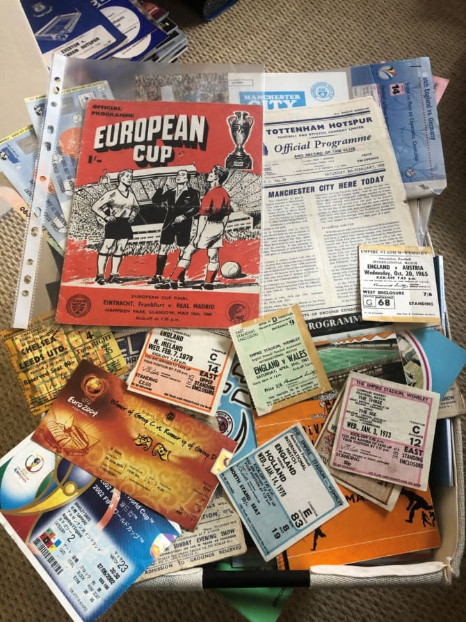 Bộ sưu tập có giá 45.000 bảng được bán với giá 5 bảng (nguồn: The Sun)