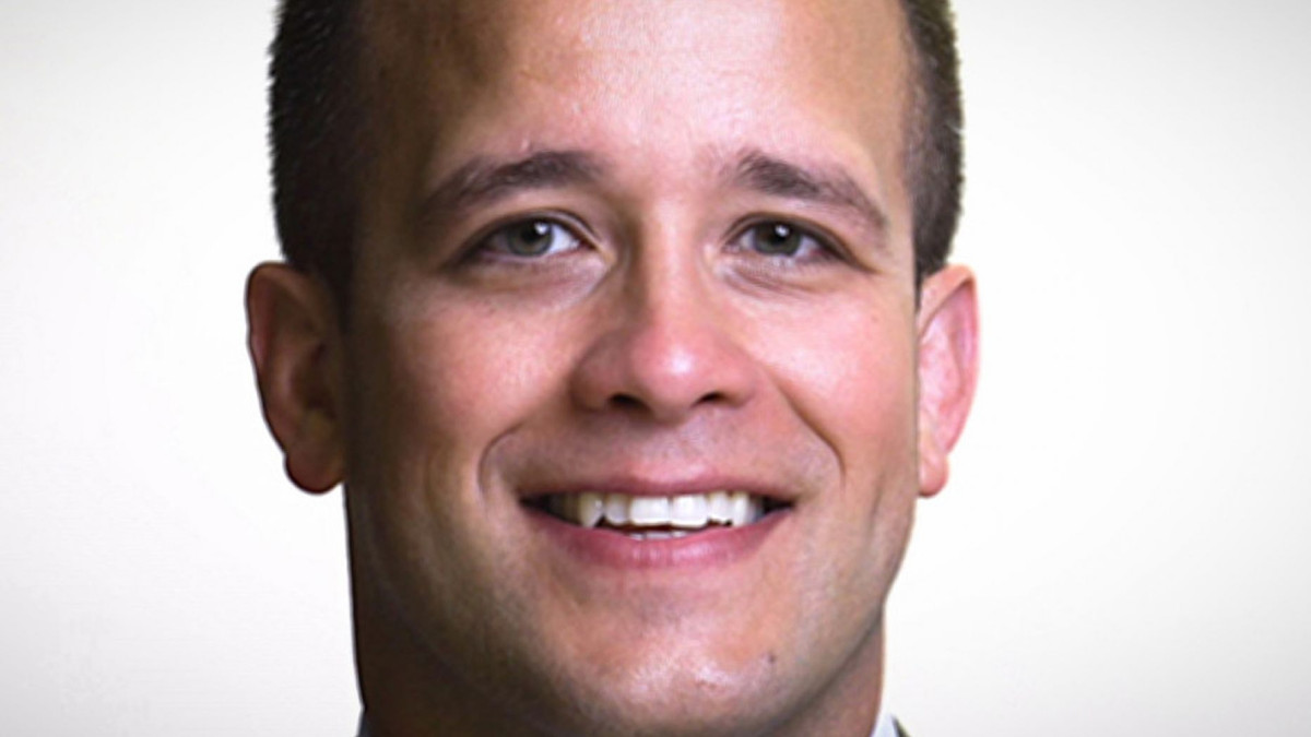 Dang anh nguc tran cua vo len mang, chinh tri gia My gap hoa