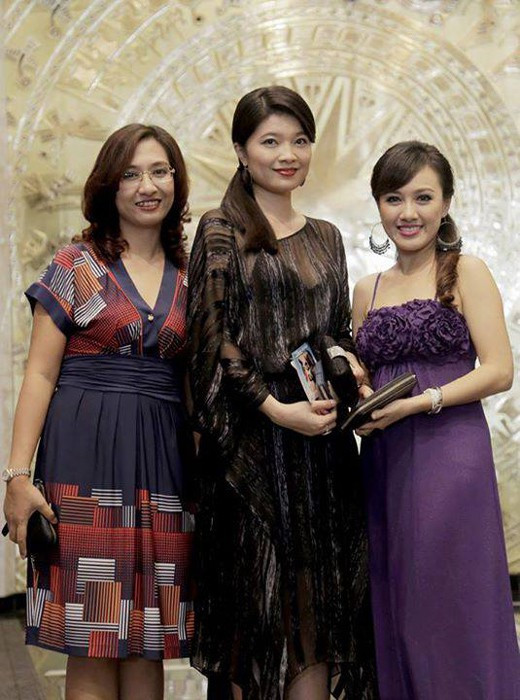 Vân Anh, Diệp Anh, Hoài Anh: Bộ ba cũng từng được coi là biểu tượng của chương trình Thời sự 19h. Bộ ba thay phiên nhau lên sóng và chiếm được nhiều tình cảm của khán giả truyền hình. Hiện nay, Vân Anh và Diệp Anh đã rời VTV, Hoài Anh là người cuối cùng của bộ ba vẫn đang lên sóng.