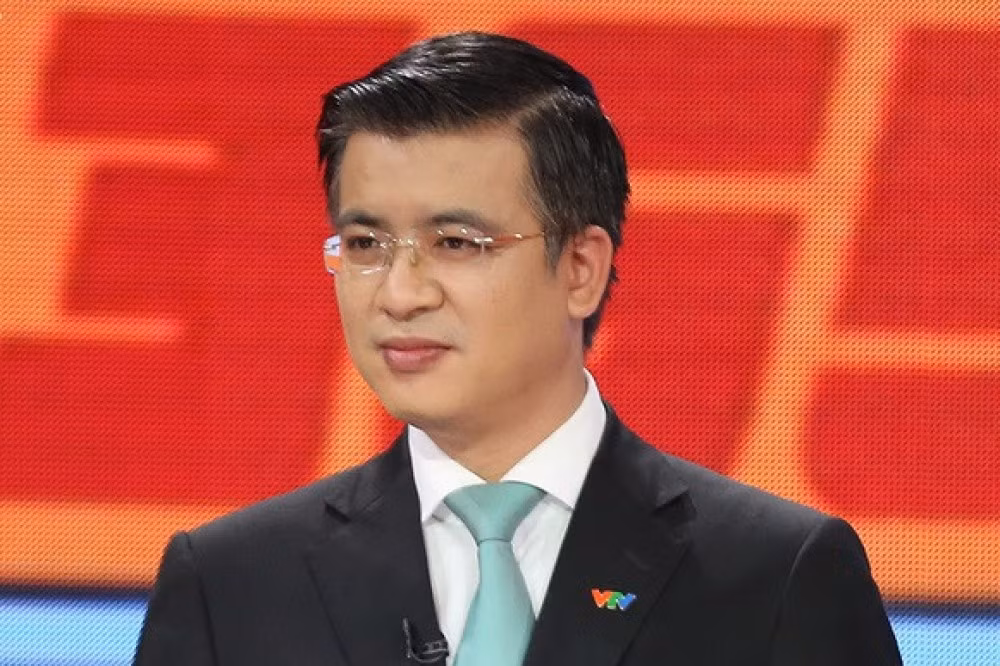 Sau khi BTV Lê Bình nghỉ, BTV Quang Minh chuyển sang làm Giám đốc VTV24. Kể từ khi đảm nhận vai trò quản lý, anh ít dẫn trực tiếp trên sóng.