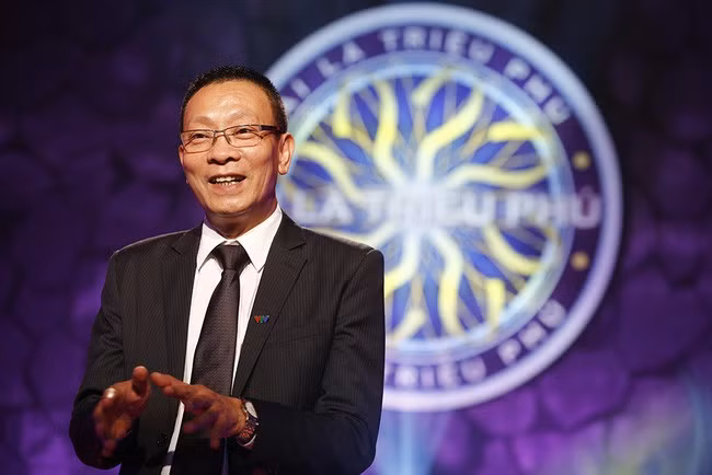 Lại Văn Sâm: Nhà báo từng được coi là một trong những biểu tượng của game show trên VTV. Người ta biết nhiều về anh qua vai trò là người dẫn chương trình trên VTV3 như: SV 96, SV 2000, Trò chơi thi đấu liên tỉnh, Đấu trí, Đấu trường 100, Chiếc nón kỳ diệu, Hãy chọn giá đúng, Chúng tôi là chiến sĩ, Ai là triệu phú…