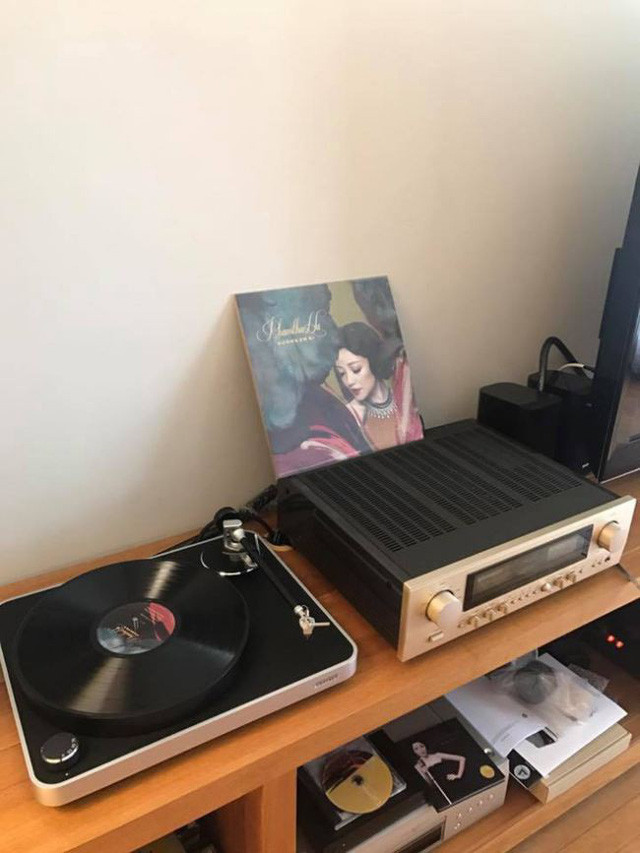 Từng góc nhỏ đều được Quang Dũng bày trí những món đồ đặc trưng của Việt Nam.