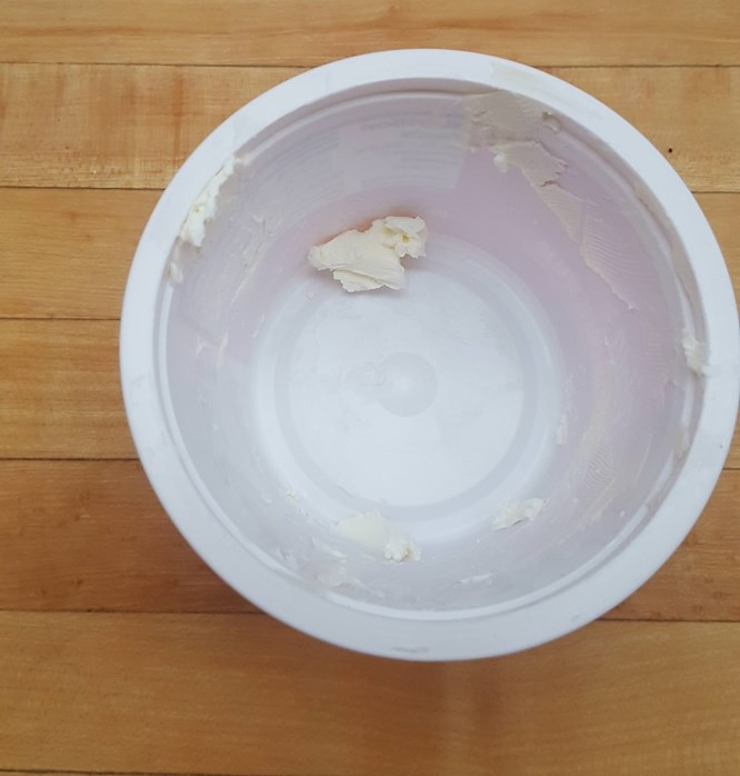 4. "Số lượng phô mai mà chồng tôi để lại cho tôi trong tủ lạnh sáng nay, quả là ông chồng chu đáo!"