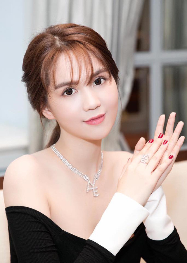 Ngọc Trinh từng thể hiện bản lĩnh "đại gia ngầm" khi sẵn sàng bỏ ra số tiền 20 tỷ đồng để mua một chiếc sim số đẹp, bỏ tiền tỷ làm phim "Giải mã NT56" phát miễn phí trên Youtube khiến truyền thông và công chúng xôn xao.
