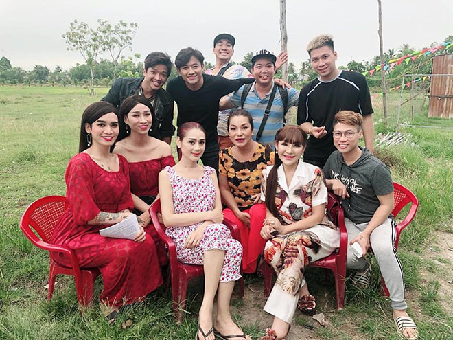 Nam dien vien bat khoc o dam cuoi chinh la tinh cu Lam Khanh Chi?