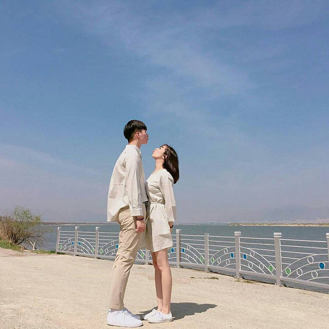 Ve ra mat nha ban trai, co gai bong bi 