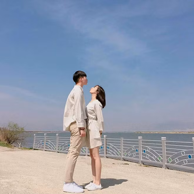 Ve ra mat nha ban trai, co gai bong bi 