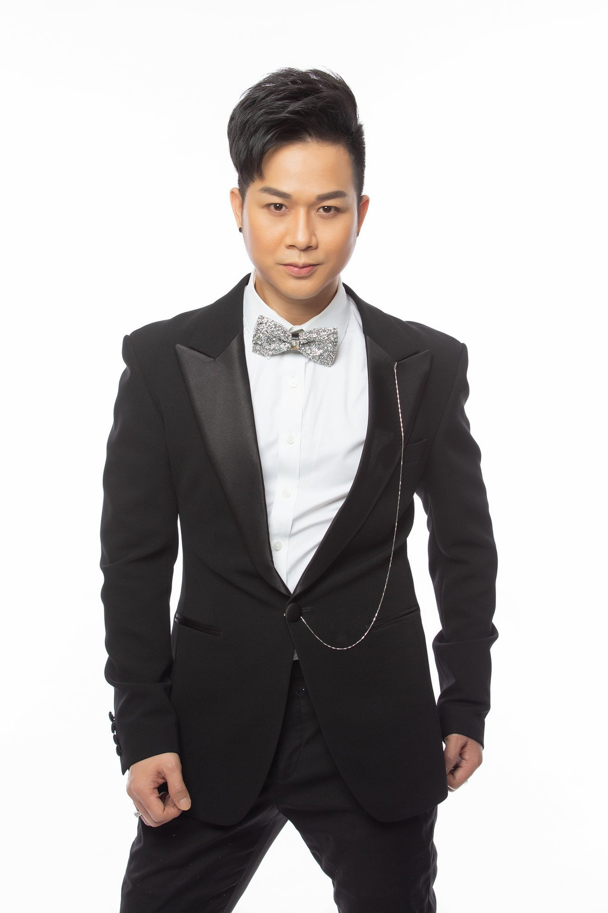 Con trai nuoi Ngoc Son nhan cat xe 1 ty dong khi di hat tiec