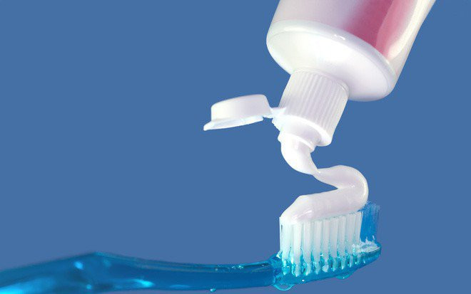 Thuc hu thong tin chat flour trong kem danh rang gay benh-Hinh-2