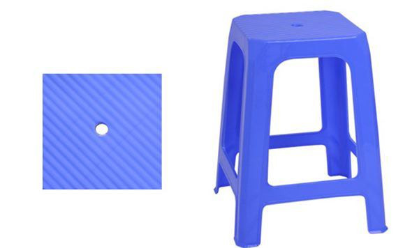 Vi sao ghe nhua luon co lo tron o giua?