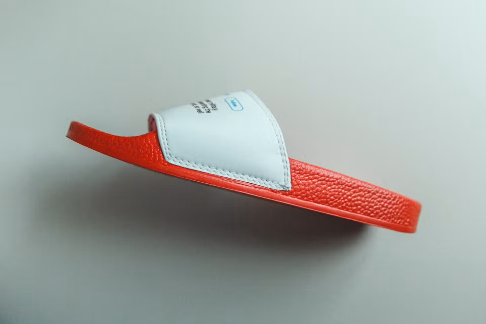 Ngày 5/9/2017, ông bán mẫu thử nghiệm đầu tiên trên trang mạng.