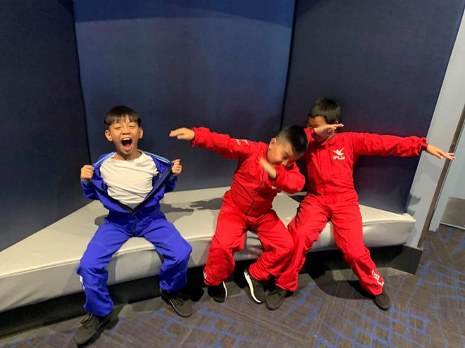 Subeo vừa đón sinh nhật 9 tuổi vào cuối tháng sáu. Mỗi năm, Cường Đô La và Hồ Ngọc Hà đều có mặt cùng nhau để tổ chức tiệc cho con. Theo bật mí từ nữ ca sĩ, cô còn bao nguyên khu trượt tuyết để Subeo và các bạn vui chơi cả ngày. Dù đã đường ai nấy đi, Hà Hồ và bạn trai cũ luôn dành sự chăm sóc tốt nhất cho con.