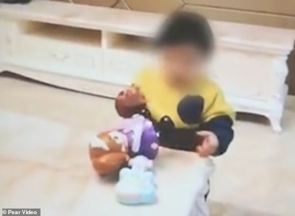 Cha nhan tam ban con gai lay 200 trieu dong tra no co bac