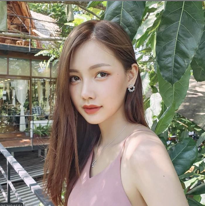 Đó là nữ diễn viên, người mẫu Thái Lan Pla Kewalin Udom Aksorn (sinh năm 1996).