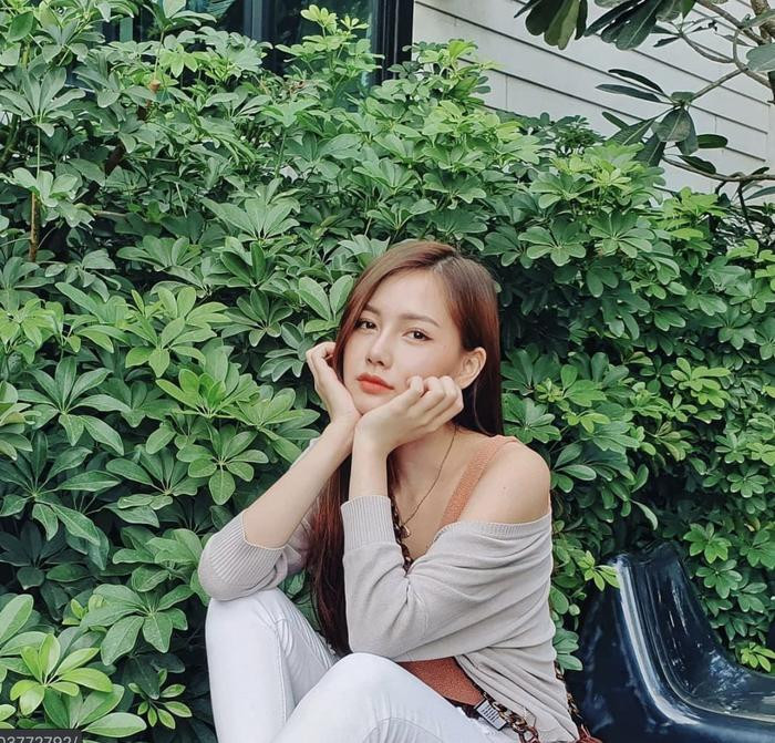 Cô từng tham gia và đứng ở vị trí cao trong nhiều cuộc thi như GSB Gen Campus Star 2016, Miss Motor Show Hatyai 2017. Đặc biệt, cô từng lọt top 8 chương trình GMM25 NEW FACE 2018.