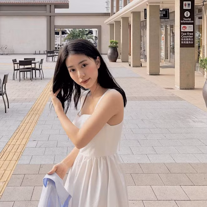 Hiện tại, trang cá nhân của Mẫn Tiên sở hữu gần một triệu người theo dõi. Bên cạnh cuộc sống thường ngày, dân mạng còn dành sự quan tâm tới chuyện tình cảm của cô. Trước đó, vào giữa tháng 6/2019, hot girl Hà thành xác nhận đã chia tay bạn trai Quang Huân sau gần 2 năm mặn nồng.