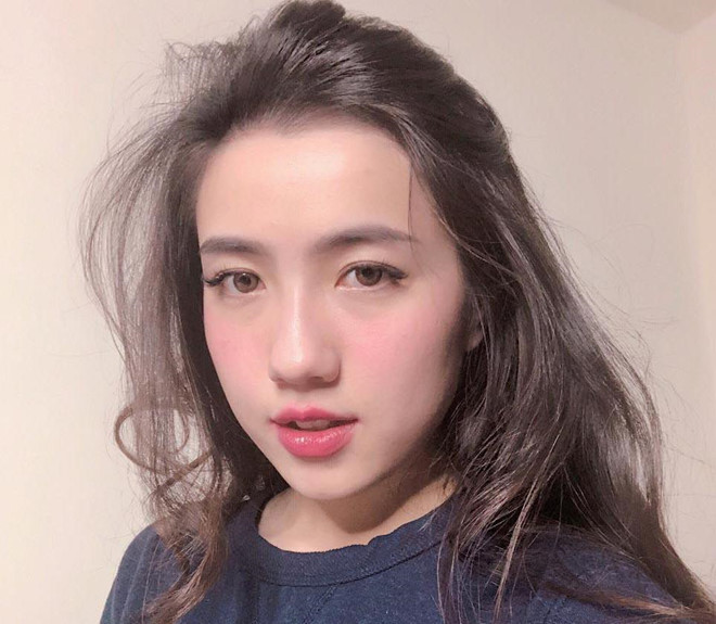 Mie Nguyễn (Nguyễn Hoàng My, sinh năm 1994) là hot girl Sài thành được chú ý khi giành giải nhất cuộc thi Ngôi sau thời trang năm 2010. Sau đó, Mie trở thành mẫu ảnh thời trang, gương mặt thương hiệu nổi tiếng. 9X được nhận xét sở hữu gương mặt xinh đẹp tự nhiên, chiều cao nổi bật 1,70 m và sinh ra trong gia đình giàu có.