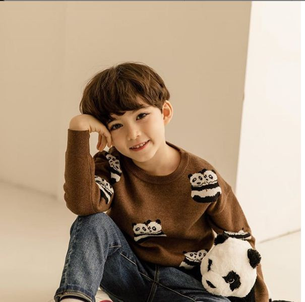 Sau 5 năm nổi tiếng, những hình ảnh mới nhất của Cooper khiến nhiều dân mạng không khỏi "trầm trồ". Vẫn những nét đẹp lai nổi bật ấy song ngày càng sắc sảo, thần thái hơn trước.