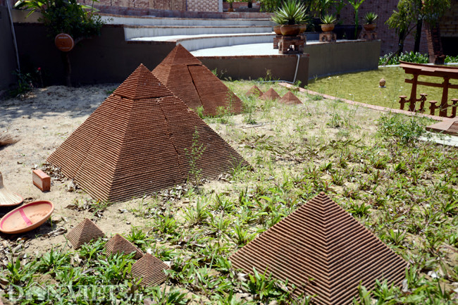 Kim tự tháp Ai Cập được tạo hình khéo léo.