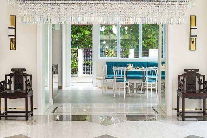 Vật gia bảo: Các đồ vật quý giá được truyền từ nhiều đời trước đến nay, như bộ đồng tiền cổ của gia đình Young trong phim, chính là minh chứng cho sự giàu sang phú quý.