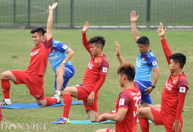 Sự vắng mặt của tiền đạo Tiến Linh cũng là điều đáng tiếc, khi anh dính chấn thương và không kịp bình phục. Thay thế anh sẽ là Đức Chinh, Đinh Thanh Bình và Danh Trung.