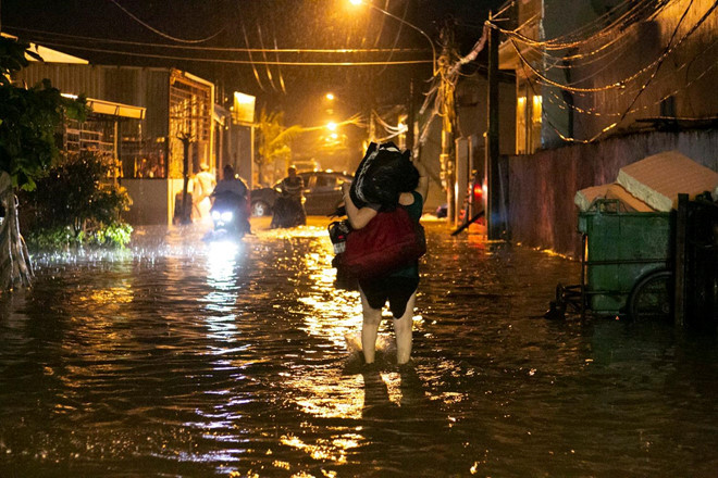 Theo thông tin từ Đài Khí tượng Thủy văn khu vực Nam Bộ, ngày 10/8, dự báo Phú Quốc vẫn tiếp tục mưa nhưng sẽ giảm so với hai ngày trước đó, dự kiến có mưa vừa đến mưa to. Từ ngày 11/8, mưa sẽ giảm hẳn, chỉ tập trung vào chiều và tối. Thống kê của UBND huyện Phú Quốc, trận ngập lịch sử kéo dài từ ngày 2 đến 5/8, làm 3.874 căn nhà bị ngập. Hoa màu, vật nuôi, tài sản của người dân bị thiệt hại ước khoảng 68 tỷ đồng.