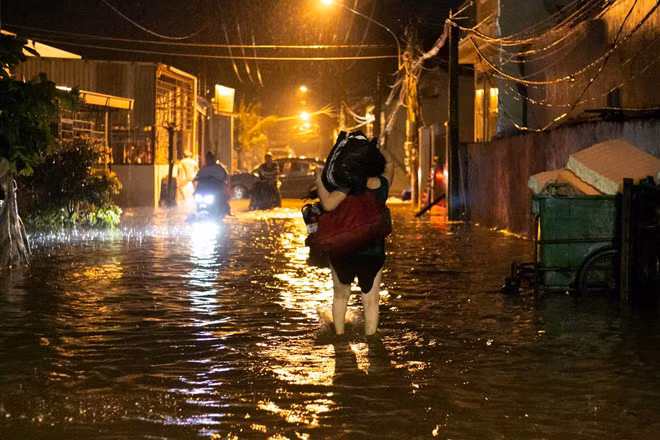 Theo thông tin từ Đài Khí tượng Thủy văn khu vực Nam Bộ, ngày 10/8, dự báo Phú Quốc vẫn tiếp tục mưa nhưng sẽ giảm so với hai ngày trước đó, dự kiến có mưa vừa đến mưa to. Từ ngày 11/8, mưa sẽ giảm hẳn, chỉ tập trung vào chiều và tối. Thống kê của UBND huyện Phú Quốc, trận ngập lịch sử kéo dài từ ngày 2 đến 5/8, làm 3.874 căn nhà bị ngập. Hoa màu, vật nuôi, tài sản của người dân bị thiệt hại ước khoảng 68 tỷ đồng.