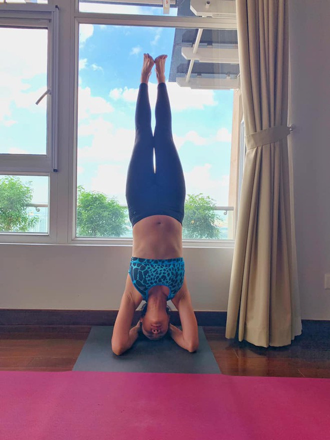 Trong quá trình mang bầu, Phương Mai vẫn duy trì tập luyện thể thao. Cô khiến nhiều người bất ngờ khi thực hiện các động tác khó của yoga như trồng chuối, gập bụng... "Gần đây, tôi đã tạm ngưng múa cột và chỉ tập yoga dưới sự hướng dẫn của huấn luyện viên riêng. Những bài tập tôi thực hiện trong thai kỳ cũng chỉ bằng 1/10 thực lực bình thường của tôi", siêu mẫu chia sẻ.