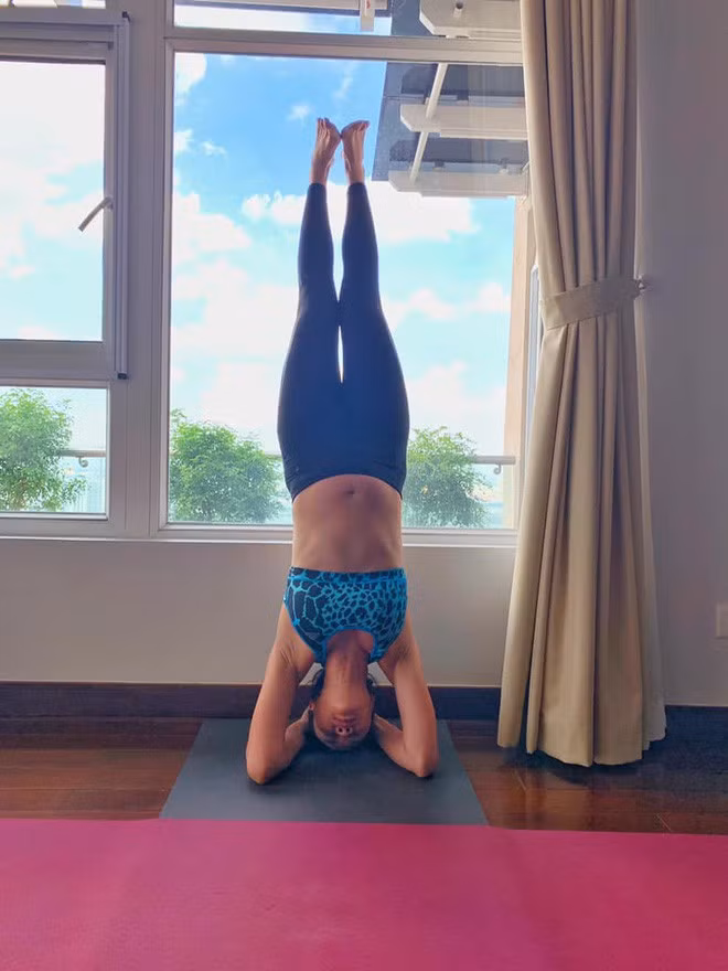 Trong quá trình mang bầu, Phương Mai vẫn duy trì tập luyện thể thao. Cô khiến nhiều người bất ngờ khi thực hiện các động tác khó của yoga như trồng chuối, gập bụng... "Gần đây, tôi đã tạm ngưng múa cột và chỉ tập yoga dưới sự hướng dẫn của huấn luyện viên riêng. Những bài tập tôi thực hiện trong thai kỳ cũng chỉ bằng 1/10 thực lực bình thường của tôi", siêu mẫu chia sẻ.