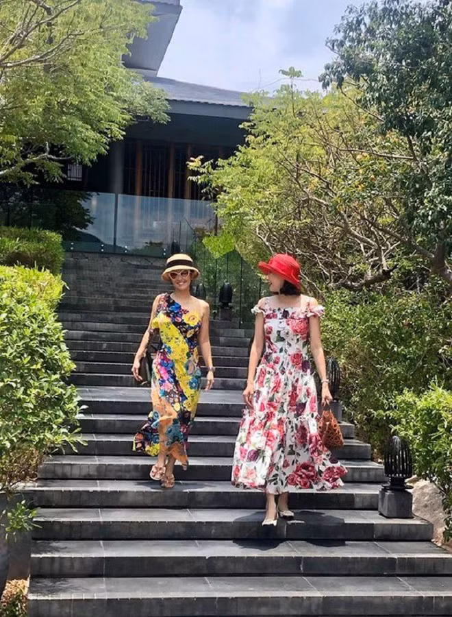 Tinh ban dang nguong mo cua Hong Nhung va Ha Kieu Anh