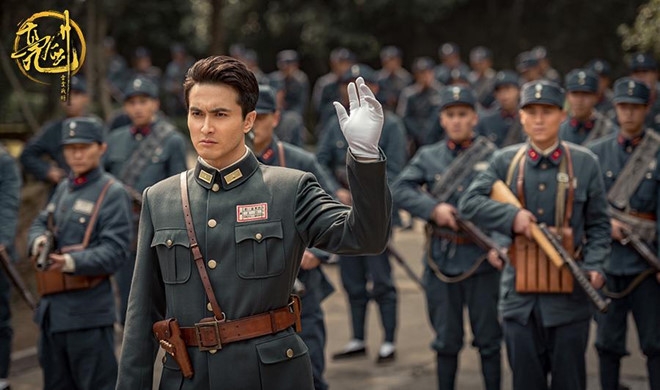 Sau loạt vai phụ, trong những tác phẩm gần đây, Cao Vỹ Quang đã "lên đời" nam chính. Một trong những bộ phim được mong chờ nhất của nam diễn viên là màn tái hợp với Địch Lệ Nhiệt Ba trong Tam sinh Tam thế - Chẩm thượng thư. Công chúng cho rằng ngôi sao 36 tuổi có vẻ ngoài nam tính và đường nét khuôn mặt rất "điện ảnh", có thể hợp mọi loại vai từ cổ trang tới hiện đại.