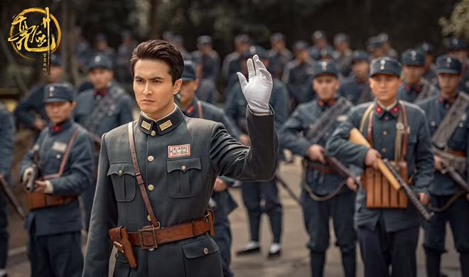 Sau loạt vai phụ, trong những tác phẩm gần đây, Cao Vỹ Quang đã "lên đời" nam chính. Một trong những bộ phim được mong chờ nhất của nam diễn viên là màn tái hợp với Địch Lệ Nhiệt Ba trong Tam sinh Tam thế - Chẩm thượng thư. Công chúng cho rằng ngôi sao 36 tuổi có vẻ ngoài nam tính và đường nét khuôn mặt rất "điện ảnh", có thể hợp mọi loại vai từ cổ trang tới hiện đại.