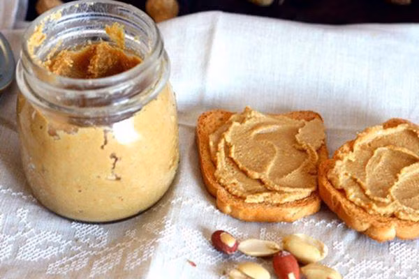 Đôi khi, nó được sử dụng làm một số loại kem.Tinh dầu từ quả hạch morocco cũng là một thành phần được sử dụng trong ngành công nghiệp sản xuất sô cô la.