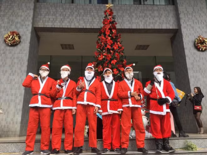 Kiem tien dip Giang sinh: Nua trieu dong/toi dong gia lam ong gia Noel