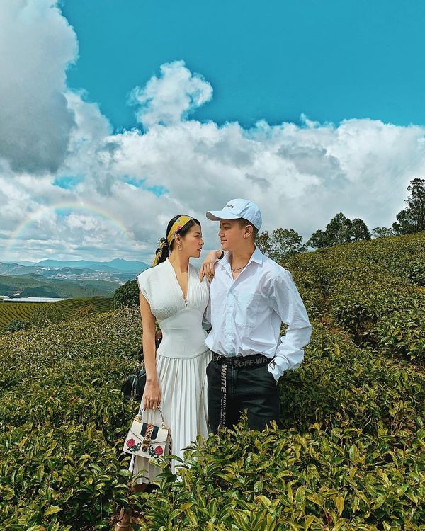 Lo dien chang trai luon ke vai sat canh cung Hoa hau Phuong Khanh