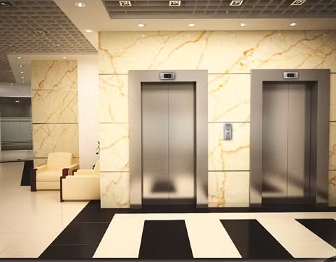 6. Cửa chính đối diện thang máy: Cửa chính đối với cầu thang và cầu thang máy. Nếu mở cửa chính nhìn thấy ngay cầu thang sẽ khiến tiền tài chảy hết ra ngoài. Ngoài ra, nếu vừa mở cửa nhìn thấy cầu thang khiến gia chủ kiếm tiền chật vật. Nếu mở cửa nhìn thấy cầu thang máy sẽ khiến khí trường trong nhà không ổn định, từ đó ảnh hưởng đến sự ổn định của tài vận. 