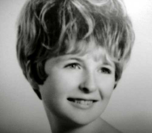 Cai chet bi an cua nu canh sat xinh dep trong nha tu