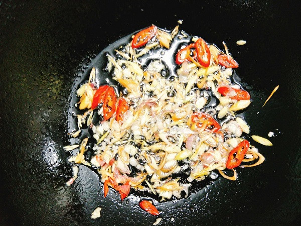 Cach lam ga xao sa ot keo chong ve nha, con khen tam tac-Hinh-2