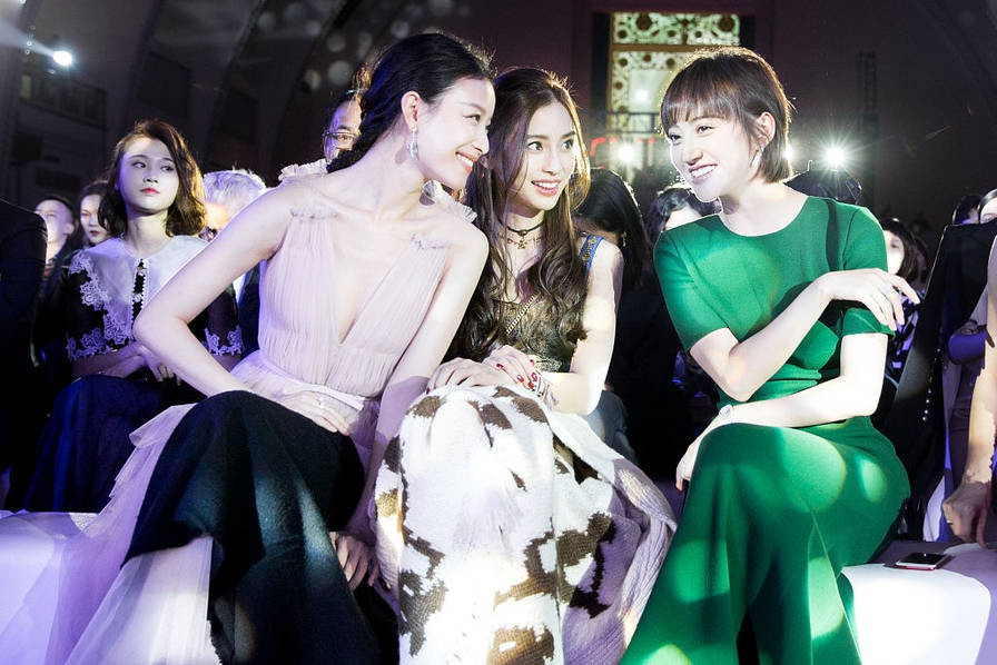 Doi chac tinh ai va hop dong sinh tu o showbiz