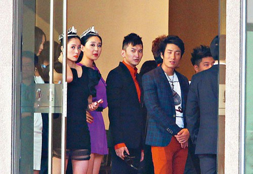 Doi chac tinh ai va hop dong sinh tu o showbiz-Hinh-3