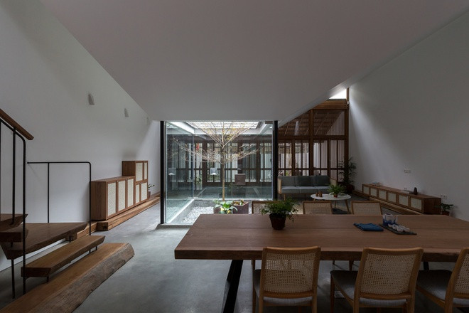 Nội thất trong nhà mang đậm phong cách Đông Dương.