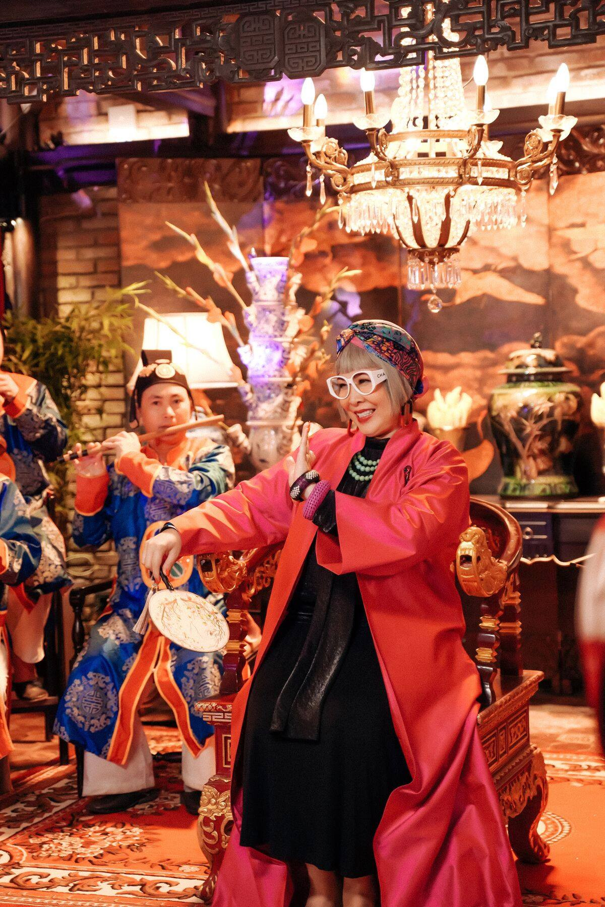 NSND Hong Van gia nhap “Gai gia lam chieu 3” cung Lan Ngoc