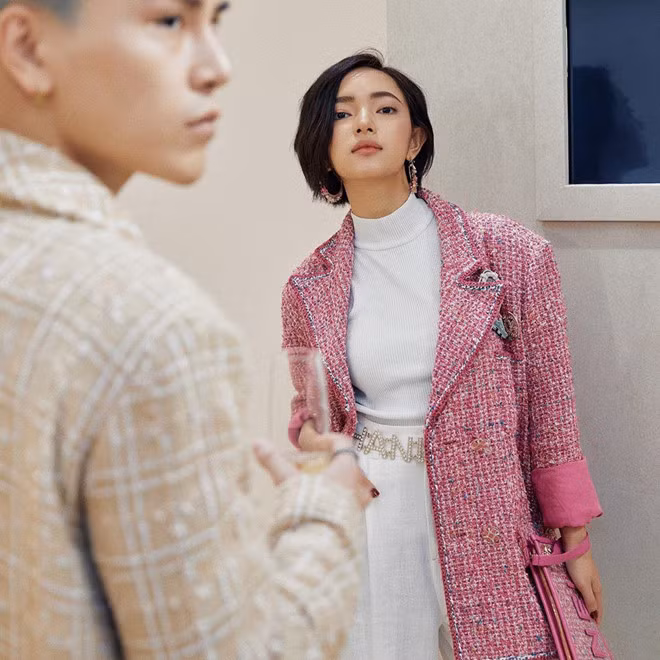 Châu Bùi (Bùi Thái Bảo Châu, sinh năm 1997) là hot girl nổi tiếng trong giới trẻ với vẻ đẹp cá tính, sexy. Không chỉ được biết đến với danh xưng hot girl, cô nàng được mệnh danh là fashion icon và từng đại diện thương hiệu cho nhiều nhãn hàng, có mặt ở các sự kiện thời trang đẳng cấp.