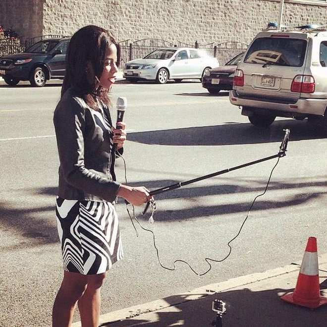 Khỏi cần cameraman, mình em "cân hết" mọi việc nhé.