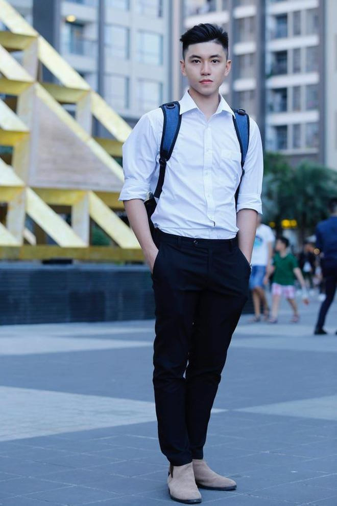 Sở hữu chiều cao 1,77 m cùng vẻ ngoài điển trai, anh thường được dân mạng vào trang cá nhân hỏi cách thay đổi ngoại hình. 9X tiết lộ bí quyết là tăng cân, chăm chỉ luyện tập thể dục và có chế độ ăn uống hợp lý.