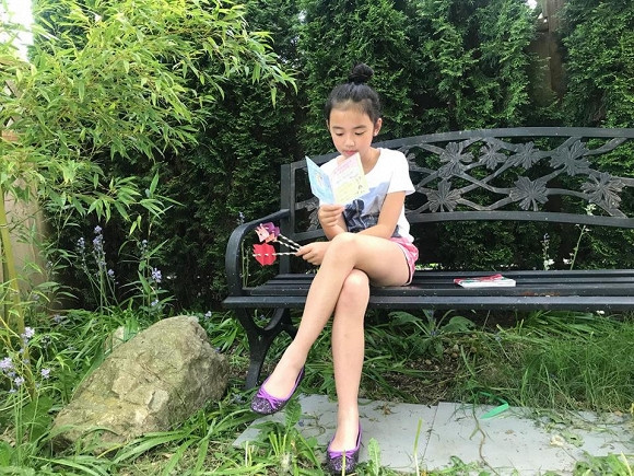 Ngoài ra, cạnh bờ tường, Mỹ Vân trồng thêm hàng loạt cây trúc, vừa có tác dụng trang trí, chống nóng lại còn gợi nhớ hình ảnh quê nhà. Hiện tại Mỹ Vân đang sống ở Canada với con gái. Hoa hậu này cũng từng dính tin đồn hẹn hò với ca sĩ Bằng Kiều nhưng Mỹ Vân cho biết họ chỉ là bạn bè thân thiết.