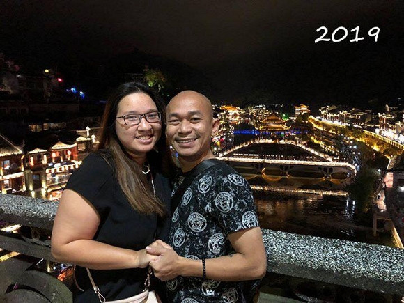 Dang anh gia dinh, ong chong bi dan mang reo vi 