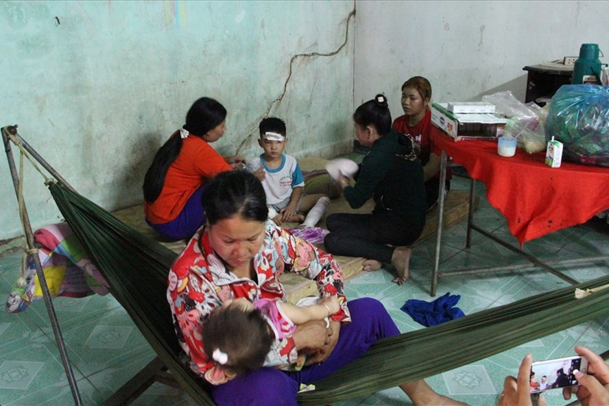 Vo chong tu vong do tai nan voi container, ba noi nuoi 3 chau mo coi-Hinh-2