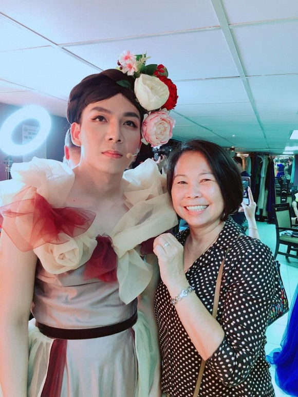 Kelvin Khanh gia gai khien me Khoi My thich thu goi la 