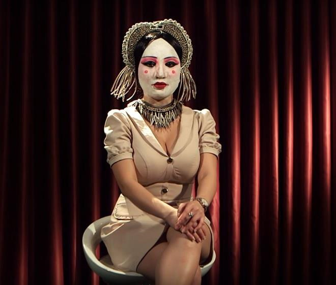 Hot girl tai tieng Mon 2K bi tu choi hen ho vi qua sexy